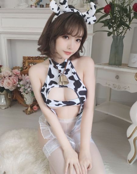 没有罩子的瑜伽老师